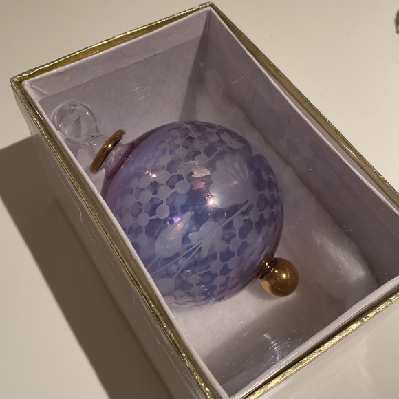 Iridescent etched Murano glass ornament in gift box - Picture 2 of 4